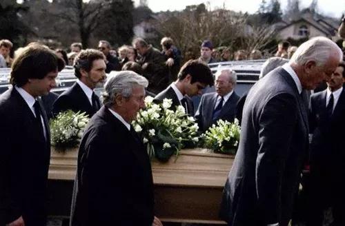 纪梵希大师,纪梵希一生执着于什么风格