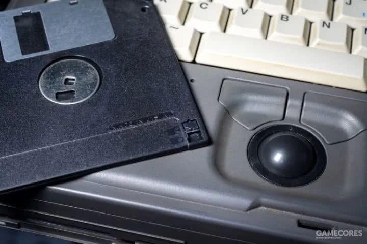 一百多块买个26年前的笔记本，我改了改，还能上网