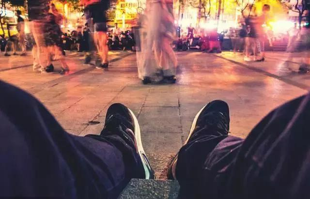 麻小搭配劣质酒精的夏夜又来了，喝了这杯忘情水，做个渣渣不后悔