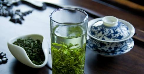 人生如茶少年时,请简要阐述茶圣陆羽的人生经历