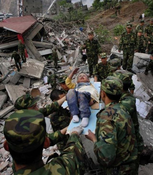 汶川地震十二周年如今依然泪目,汶川地震这些英雄值得被铭记