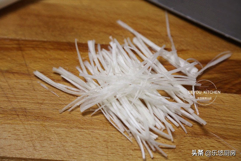 清蒸鱼口感肉嫩,清蒸鱼才好吃还容易烂