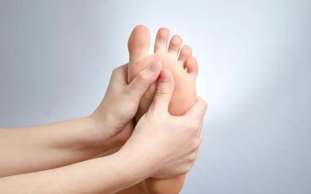 大病脚先知四种表现,大病来临脚先知