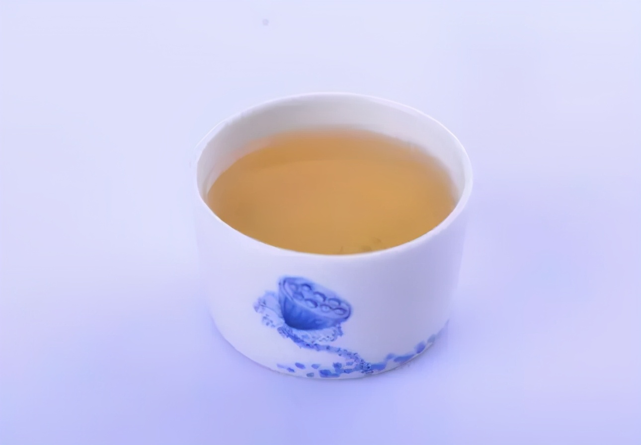 喝普洱茶舌头麻痛是怎么回事,喝普洱茶舌头周边苦涩发紧没回甘