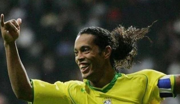 巴西身穿10号球衣的是谁,巴西10号球衣内马尔耐克