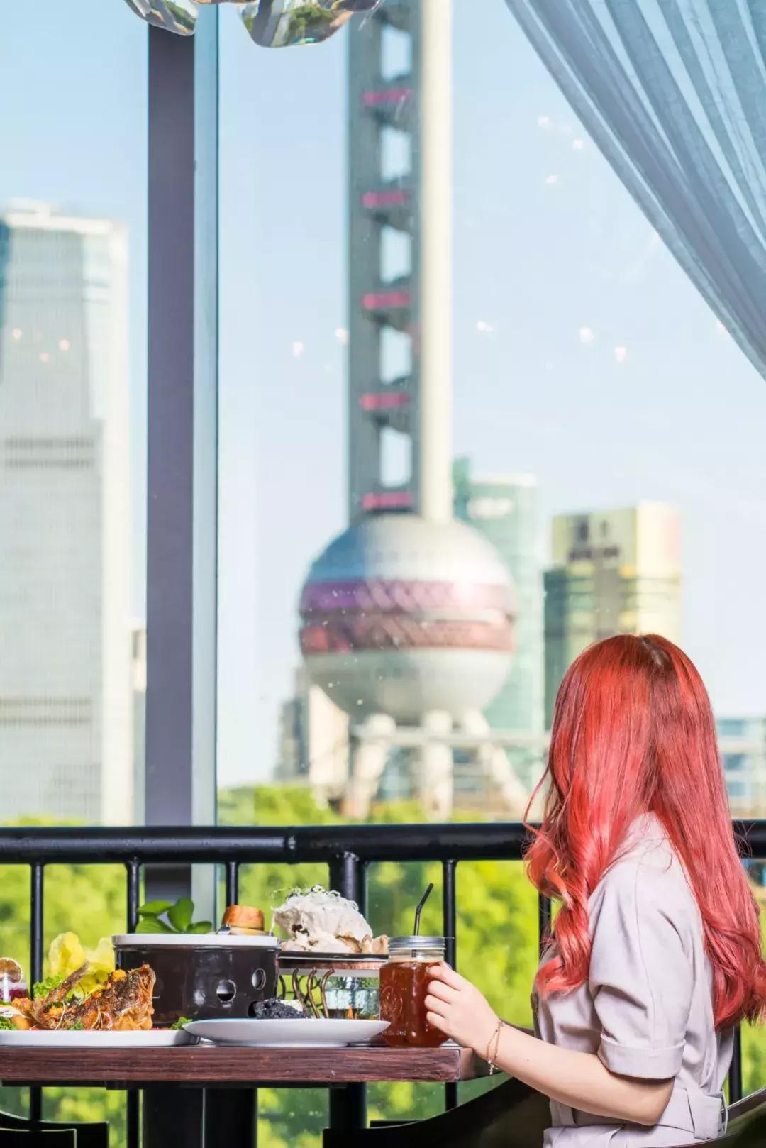 外滩惊现天价「奶盖雪蟹」，比宝马还贵