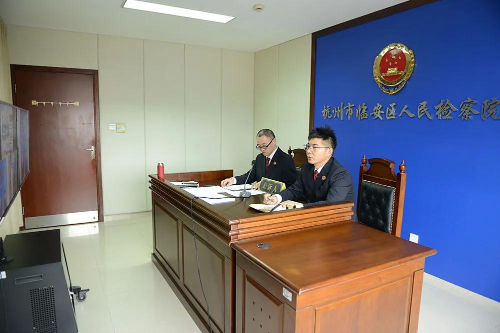 男子利用周杰伦演唱会诈骗超百万,小伙购买周杰伦演唱会门票被骗