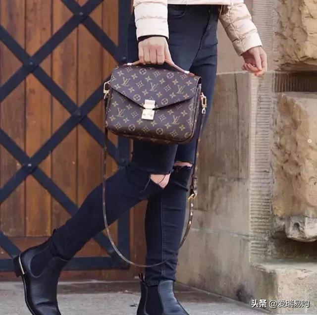 lv和香奈儿和圣罗兰的包包对比,ysl和香奈儿lv包包哪个更高档