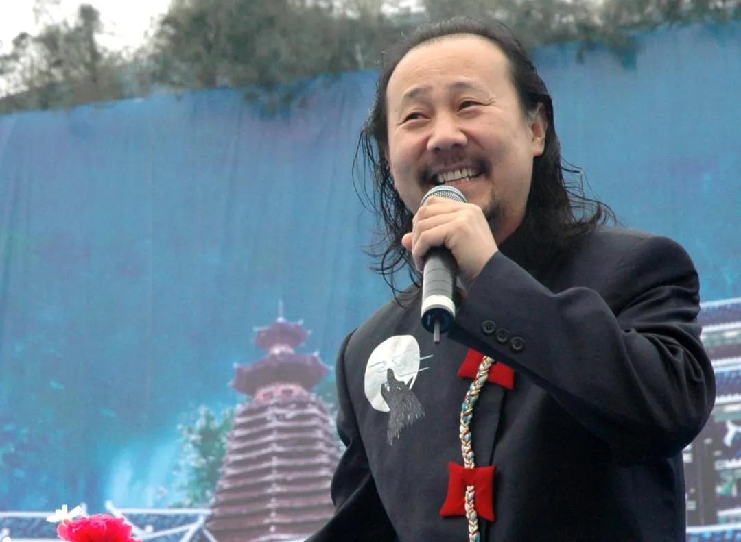 头发越来越长了终于可以留起来了,头发越来越长了打算剪短