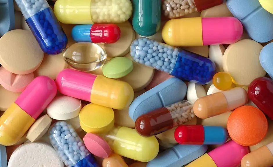 脖子上有类似黑泥,脖子上都是黑色老泥要怎么去除