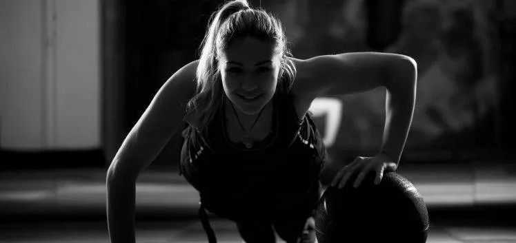 女生如何健身成又瘦又有点肌肉,女生健身怎么防止变成肌肉腿