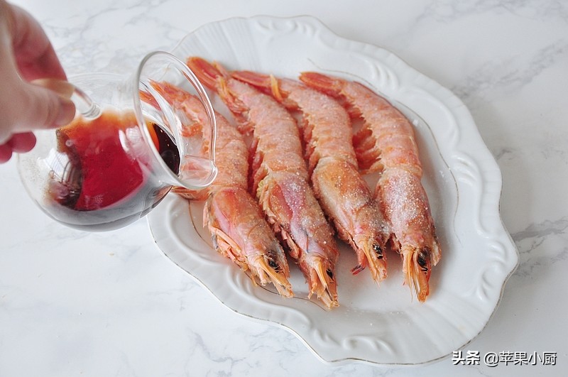 怎么做能使虾肉质鲜嫩,虾怎么做虾头不黑
