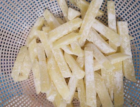 炸薯条又酥脆又好吃又简单的方法,炸薯条只需三技巧薯条酥脆可口