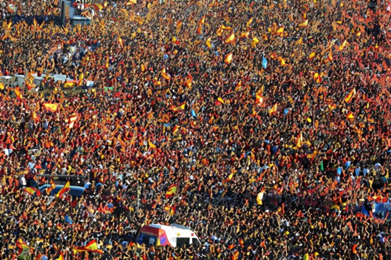 描写繁荣景象的四字词语,描写热闹的场景的词