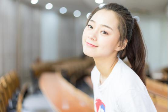 能掐出水的脸蛋,水蜜桃女孩怎么捏