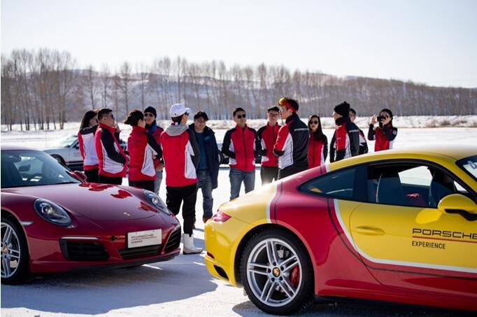 保时捷911turbos漂移,保时捷panamera雪地模式怎么开