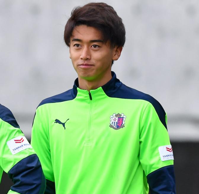 日本18岁足球天才学完驾照先做一件事他对于足球的执着无人能比