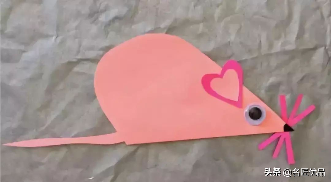 看别人剪新年剪纸很好看,怎么用剪刀来剪新年剪纸