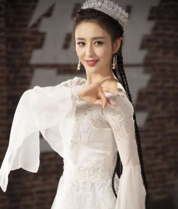 佟丽娅官宣离婚：人间值得，未来可期