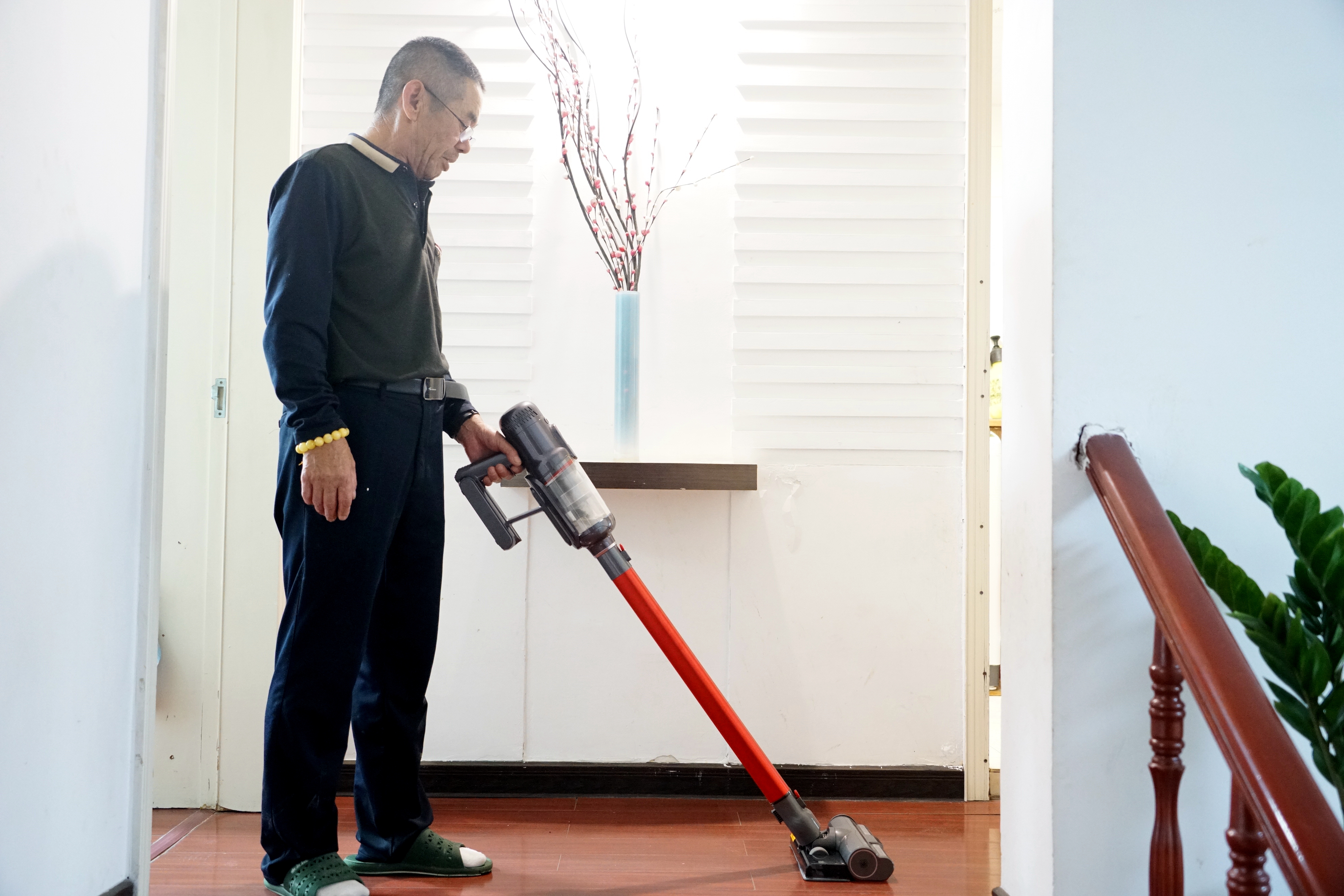 小狗t12吸尘器清洁,小狗吸尘器t12pro擦地功能