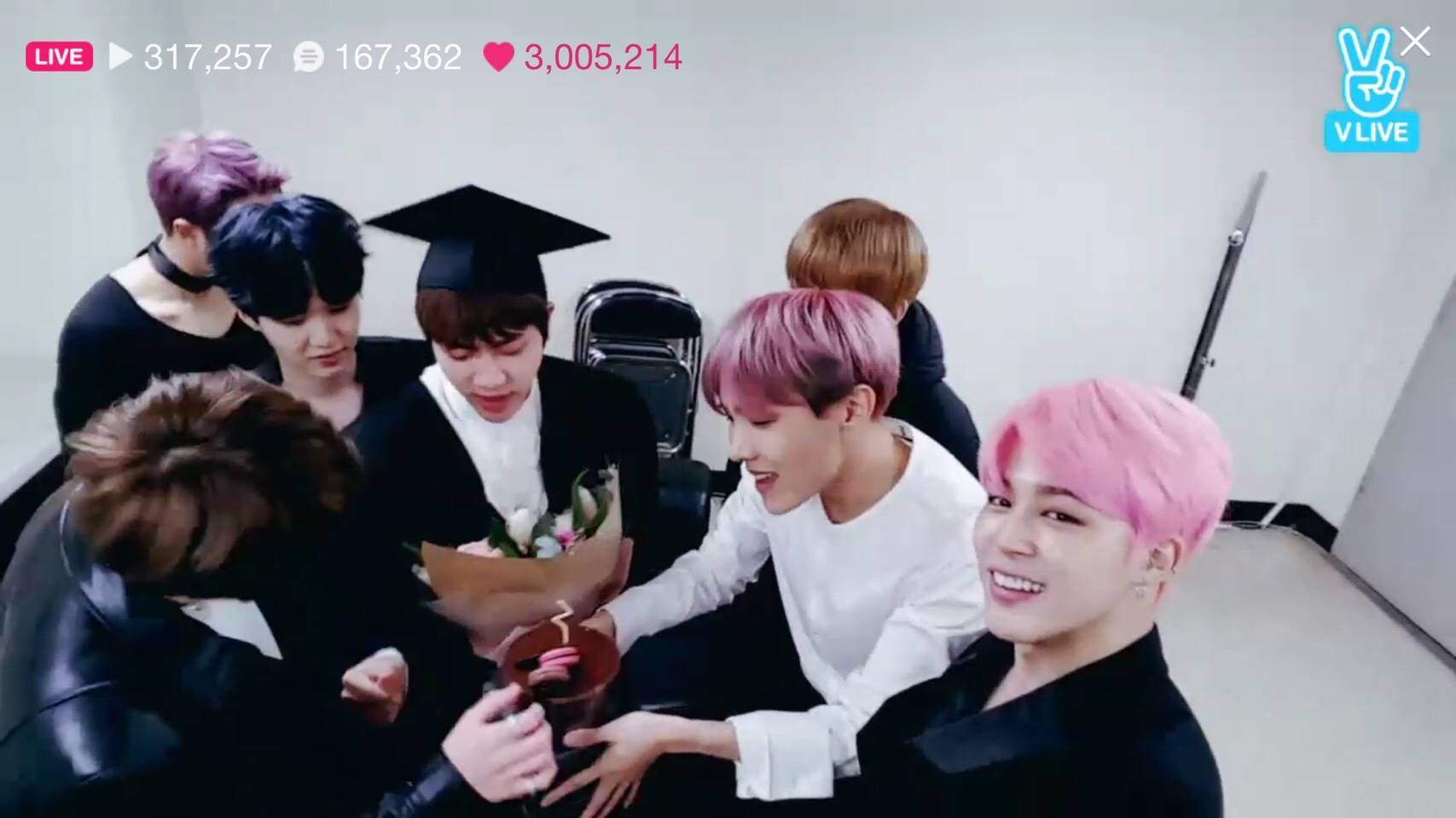 金硕珍和忙内们,全世界都欠我一个人情全文阅读