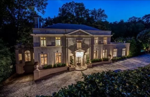 篮球明星詹姆斯的10款豪车 (乔丹詹姆斯车库对比)