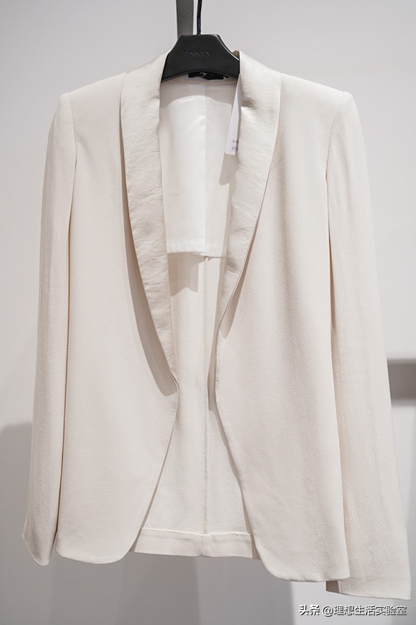 我们逛了天的成都时代奥莱，为你整理出这份春节新衣精明采购清单