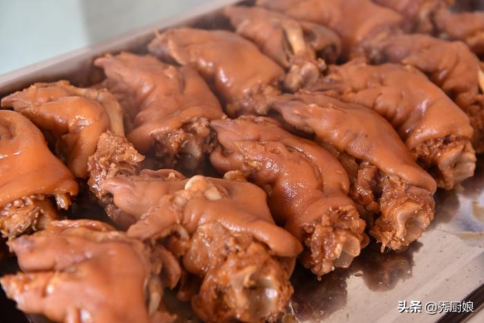 做猪皮冻时候锅干了怎么补救,做猪皮冻焯水几分钟