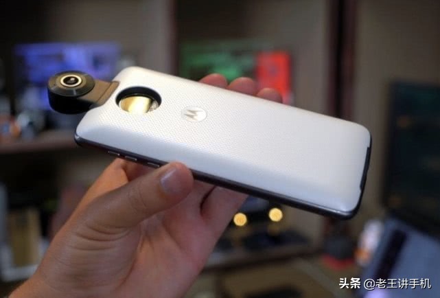 摩托罗拉z2性能强不强,百元机性价比高的手机摩托罗拉z2