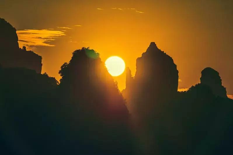 丹霞山震撼,丹霞山看着风景美如画