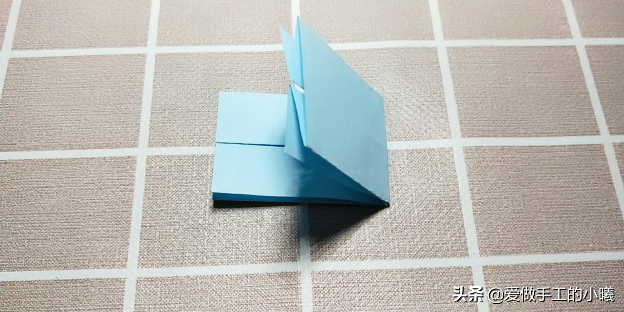 儿童折纸简单手工幼儿园蝴蝶结,蝴蝶结手工折纸超简单正方形纸