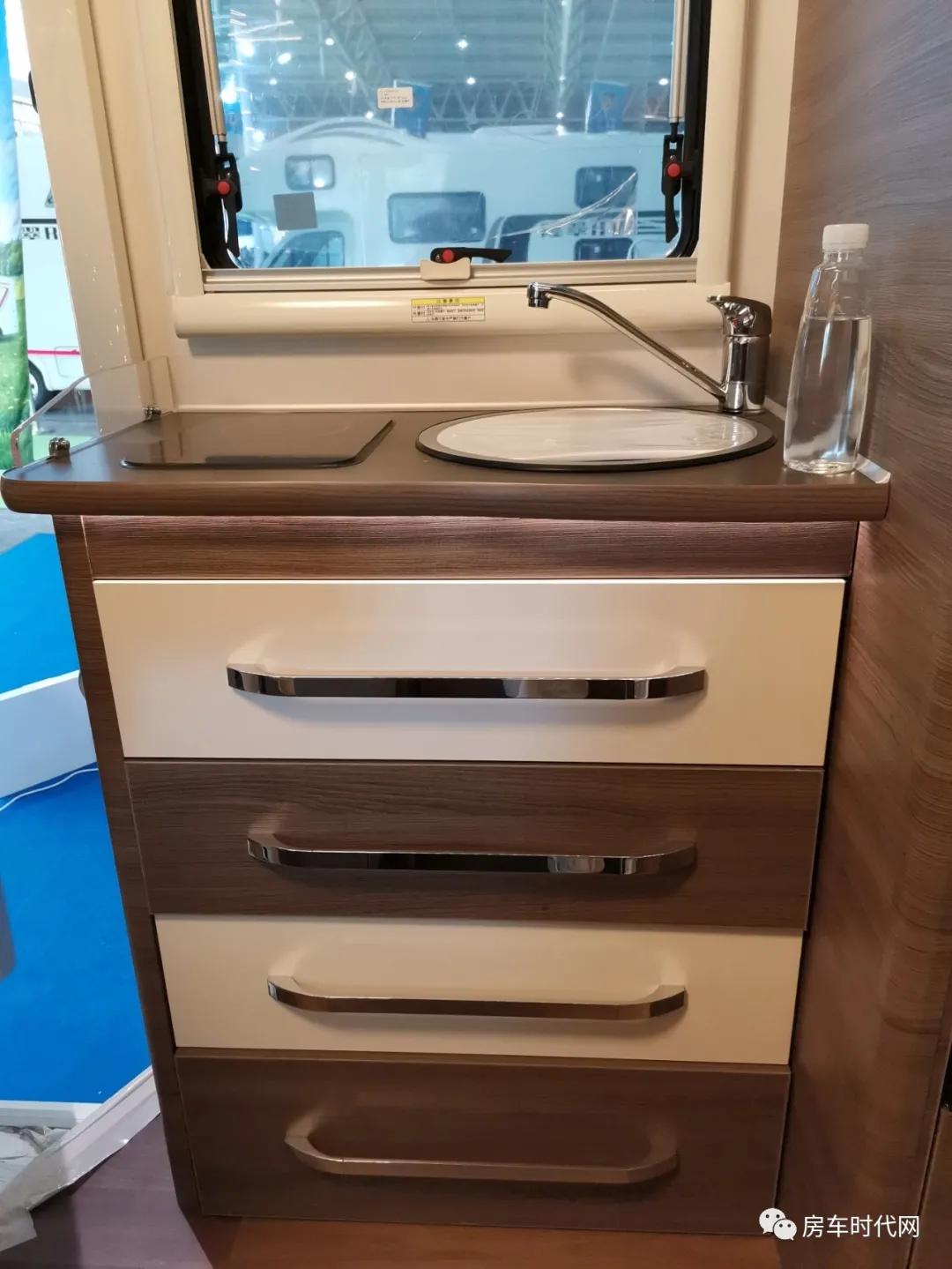 中额头内有大乾坤！洗衣机外置金冠格林卡诺E款