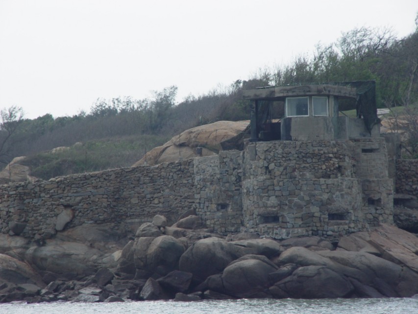 金门与厦门最近的地方隔海相望,金门岛与厦门隔多远