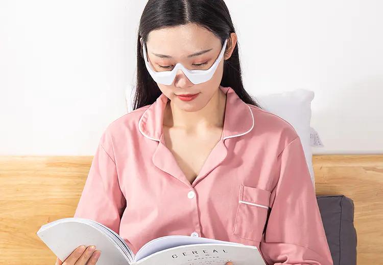 能放进包包的“美容院”,随时淡纹护眼,素颜美女少不了它