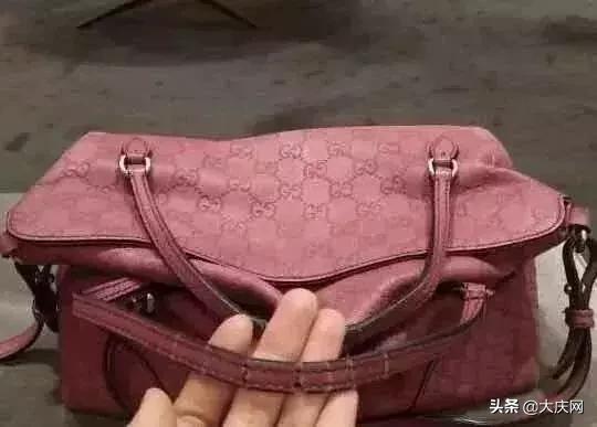 10年不褪色的lv包是真的吗,新买的lv包包褪色可以退吗