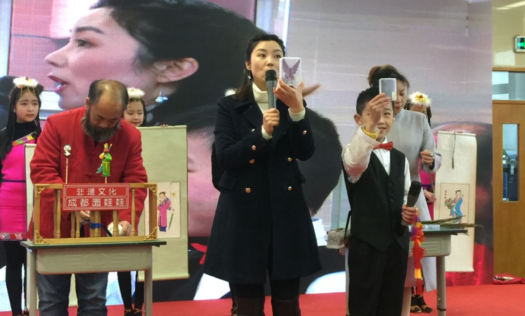 今天，华林小学的孩子们比看到雪还兴奋，原因是？