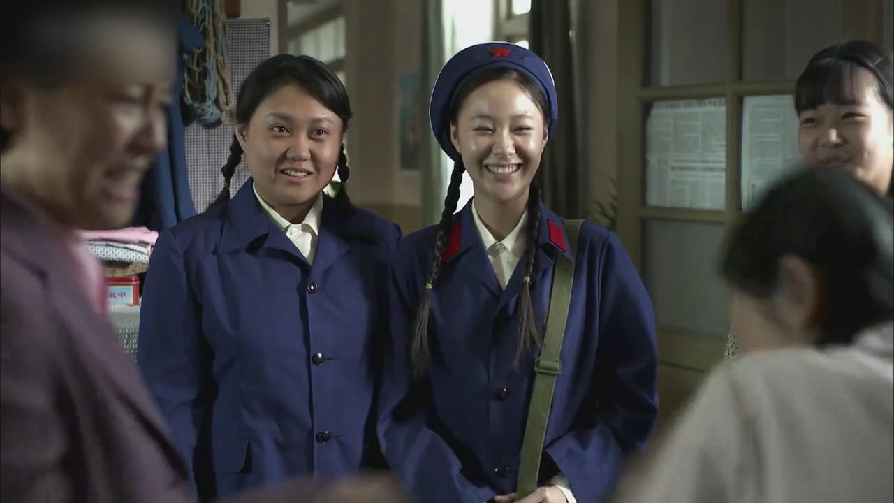 “德华在你家，守着个老师，初中毕不了业，怎么也得小学毕业吧”