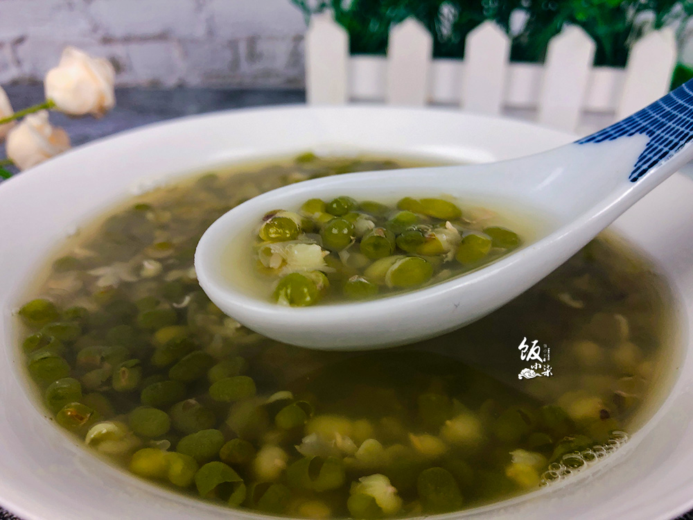 电饭锅煮绿豆汤为什么是红色的,绿豆汤烧的是红色的怎么回事