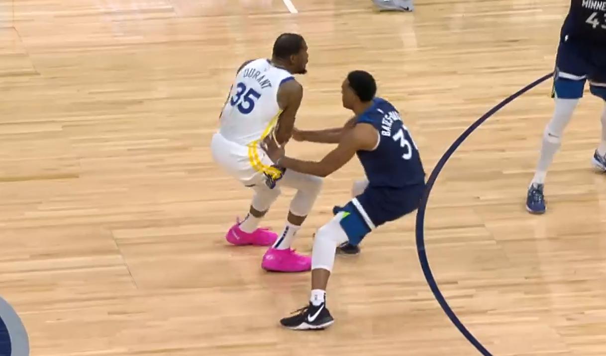 这也吹犯规?注定载入史册的无耻判罚!裁判*球赌**了吗?