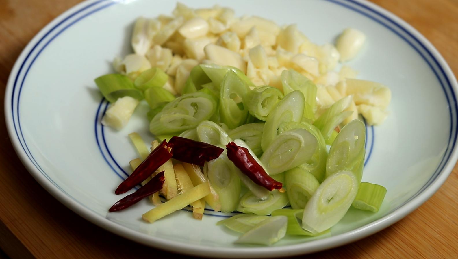 入秋后就馋这菜，打5个鸡蛋一焖，营养美味又解馋，一周5次吃不够