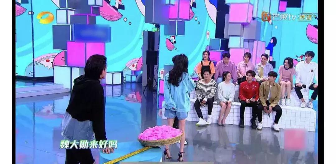 魏大勋杨幂亲密照,魏大勋和杨幂同回酒店举止亲密