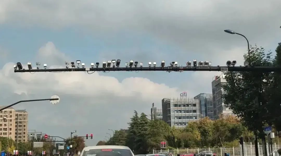 违章抓拍挣钱最多的摄像头,摄像头拍违章一年可以赚多少