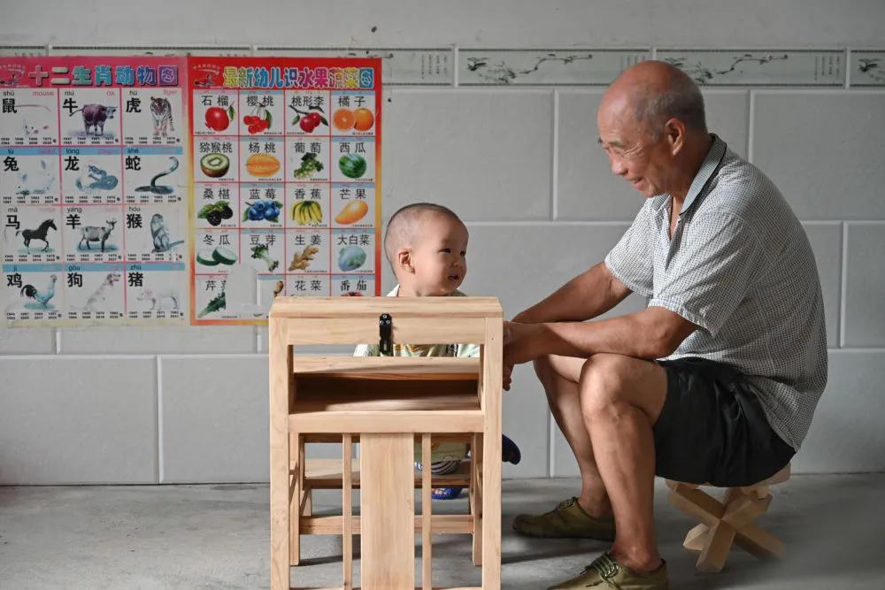 木制工艺品获央视点赞、手制包秒杀爱马仕、螳螂车羡煞万人……