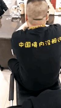 搞笑GIF动图:小姐姐,你体验木乃伊的制作过程,能坚持几分钟