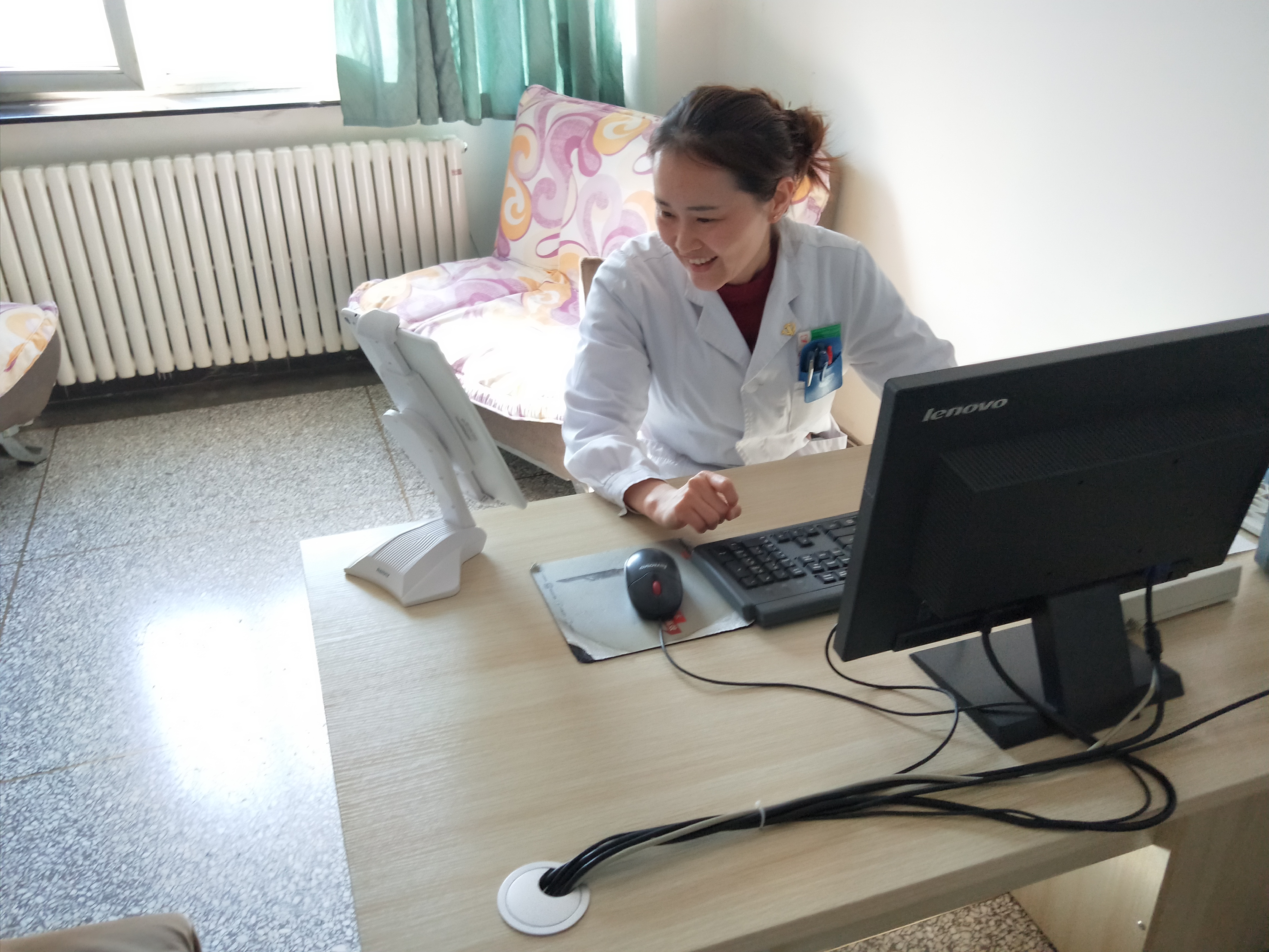 视频问诊+药品配送，患者足不出户就看上*疆新**这家医院大专家