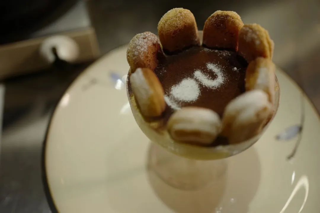 万人定闹钟早起云约早饭，为了去世界各地摆摊卖小吃做准备