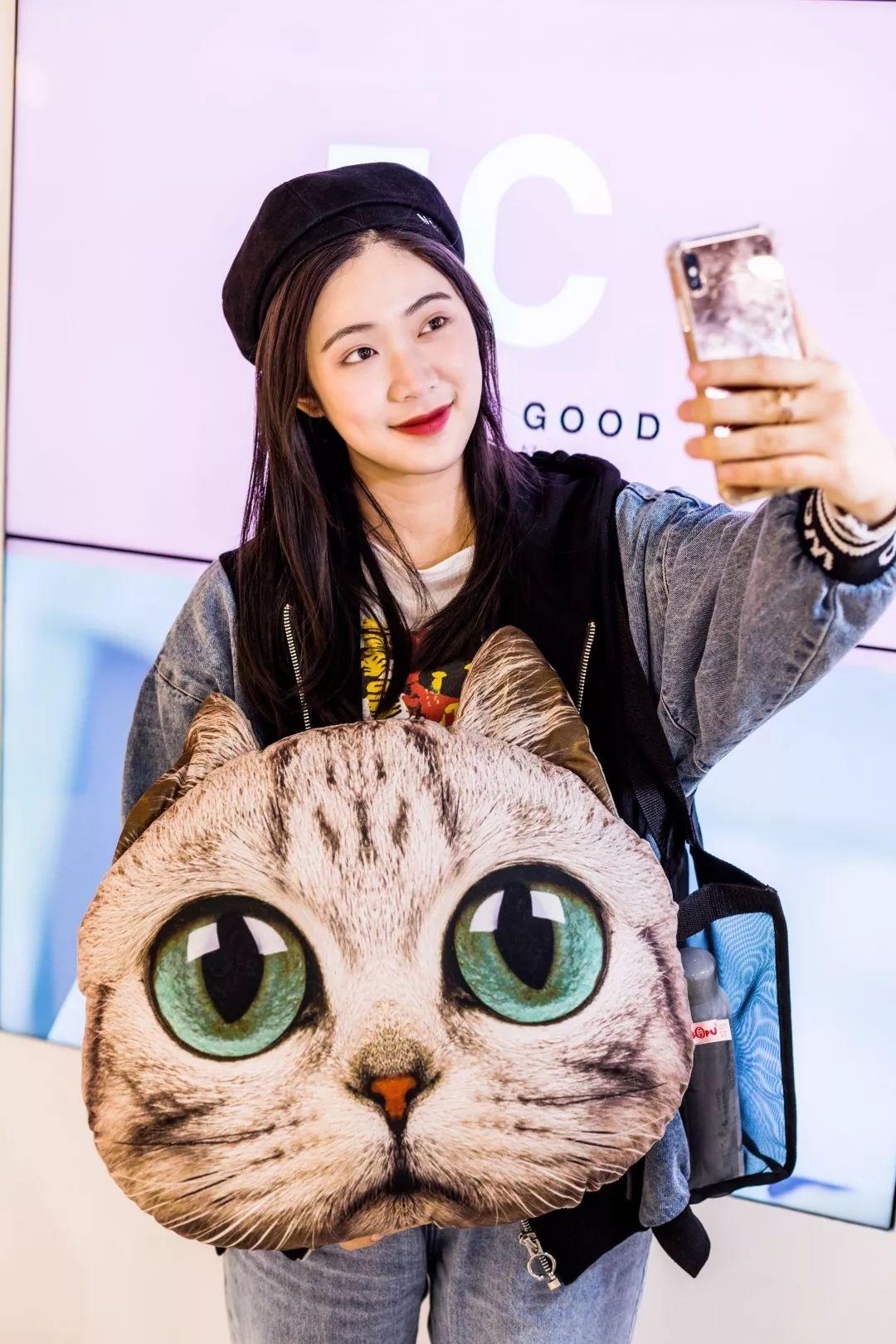 @所有猫控！万菱汇「猫咪美妆店」，任吸任摸！还有GD限量同款