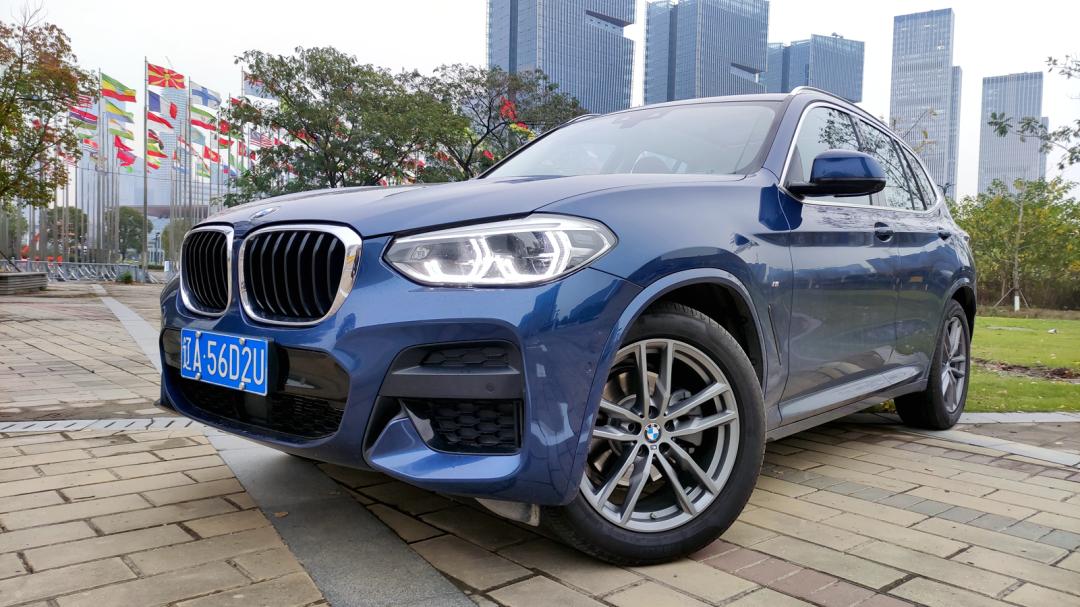 2022款宝马x3曜夜领先版试驾,奔驰glc300l对比宝马x3试驾