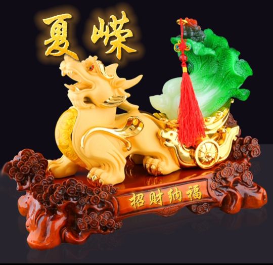 招财辟邪金色貔貅头像,背上有金元宝的貔貅招财纳福