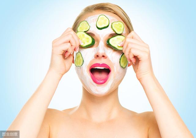 女人有眼袋不要慌，每天睡前坚持4个习惯，眼部肌肤紧致又细嫩